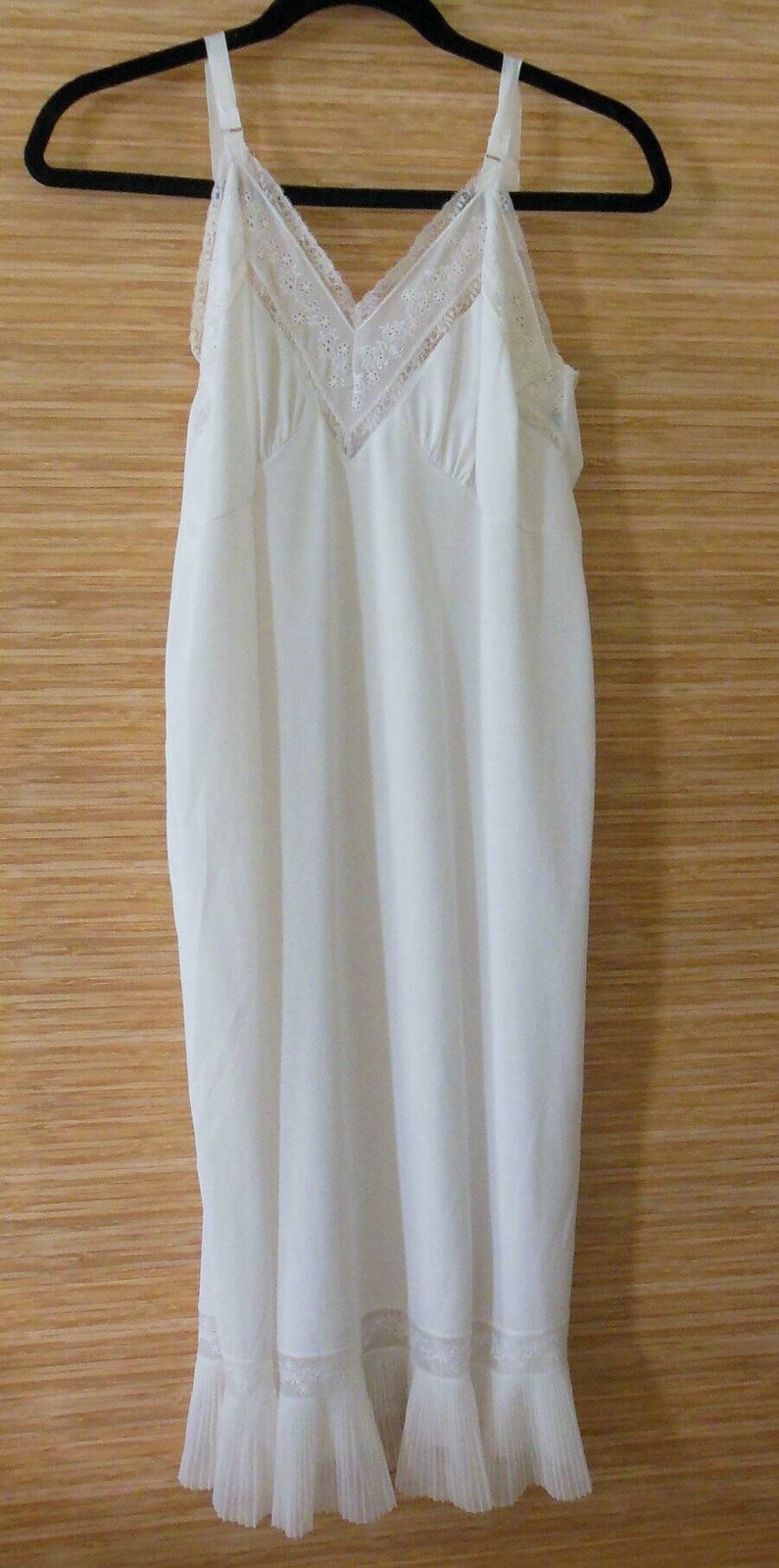 ISIS Vintage Full Slip Candle Pale Creamy White Lace Eyelet 40 Tall Nylon Tricot