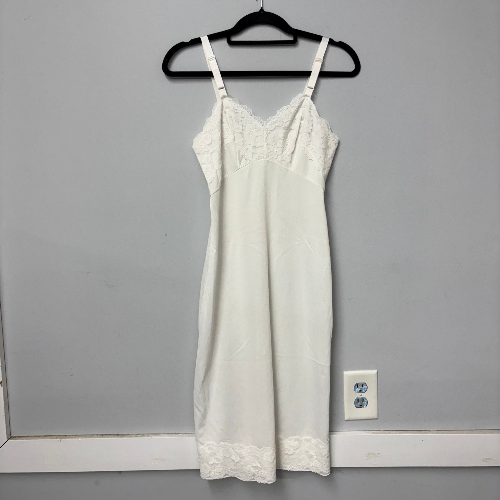 Vintage Pinehurst Lingerie White Lace Trim Full Slip Dress Made in USA Small