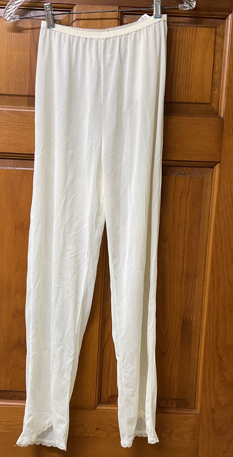 Shadowline Women&rsquo;s Nylon Lace Trim Pettipants Bloomers Pant Ivory Size Small NWT