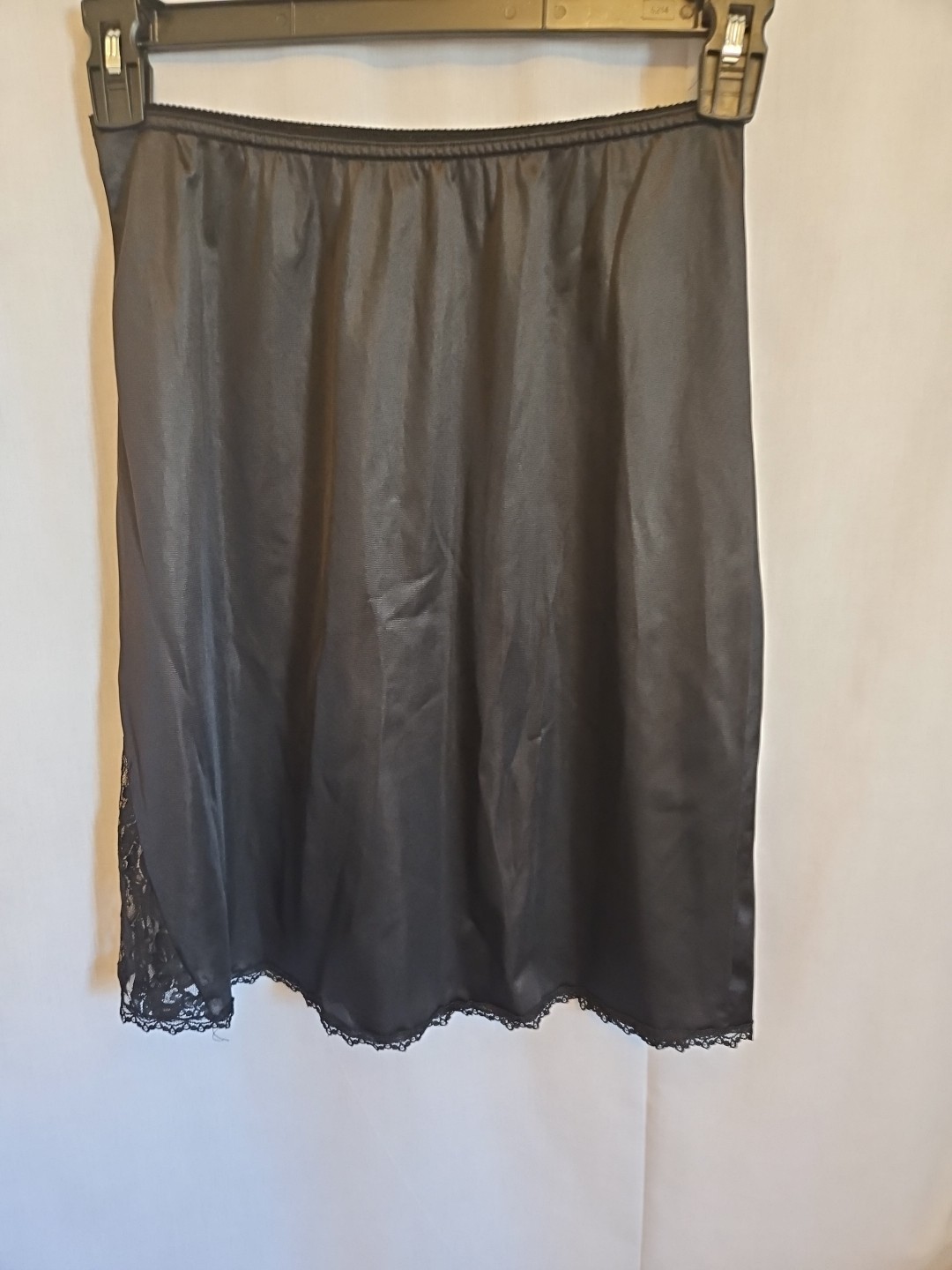 Maidenform Something Special vintage half slip size M 21&Prime; long black nylon slit