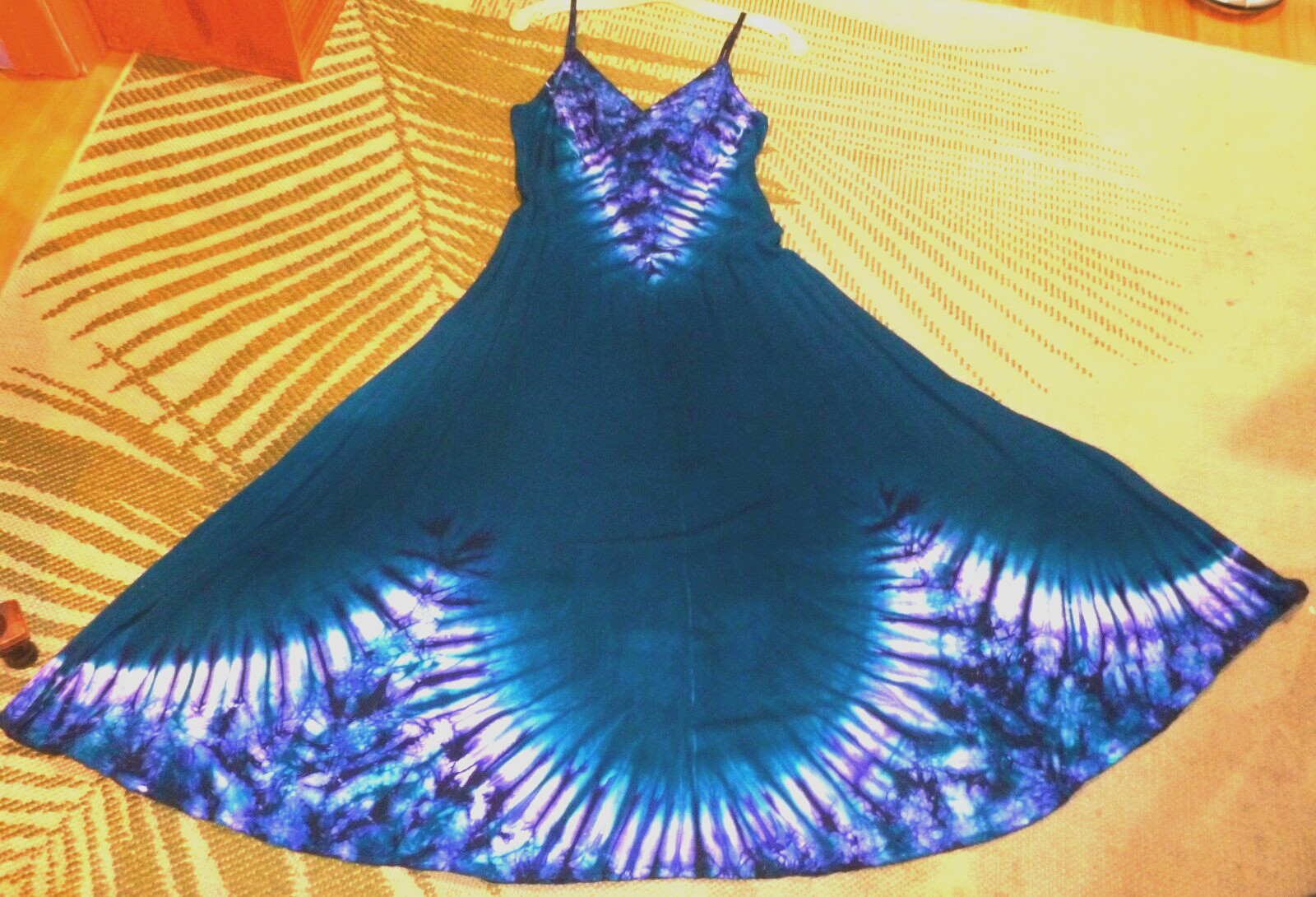 Vintage « Sew It Seams » TIE DYED LONG DRESS Size M, Bust=36&Prime; Purple, Teal, White