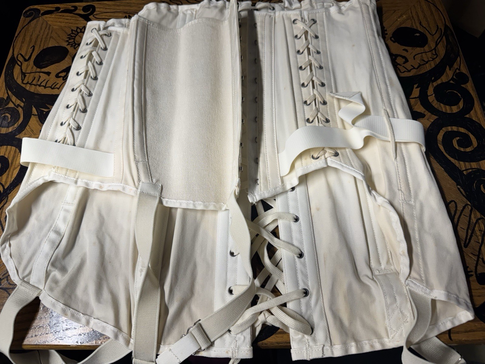 VINTAGE CAMP OPEN END GIRDLE! SIZE 31. WHITE.