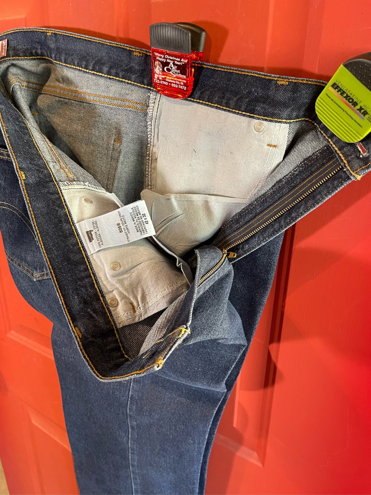 Levi&rsquo;s 505 Men&rsquo;s 42×32 Regular Straight Fit Dark Wash Blue Denim Jeans (#M)