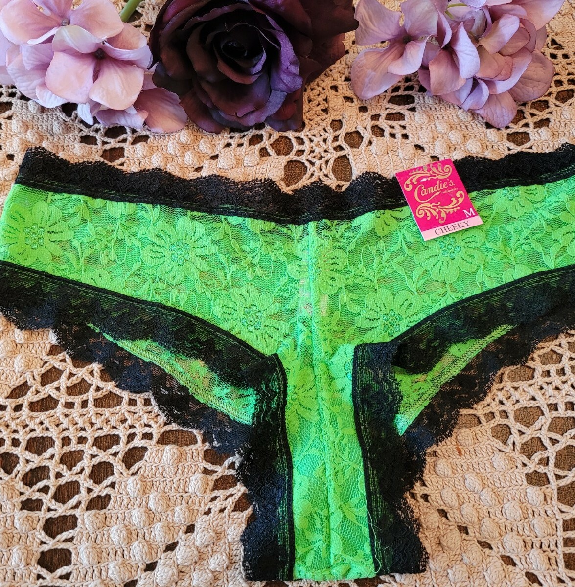 6/M CANDIES CHEEKY Total Lace VINTAGE Panties ~A RARE SEXY FIND ~ New With Tags