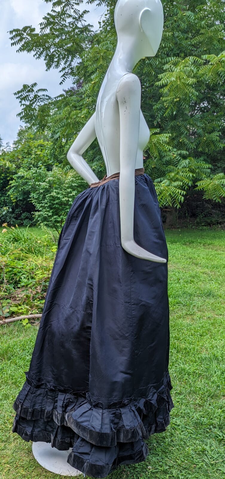 VICTORIAN 19TH C BLACK BUSTLE SKIRT W VELVET + SILK RUCHED RUFFLE BOTTOM