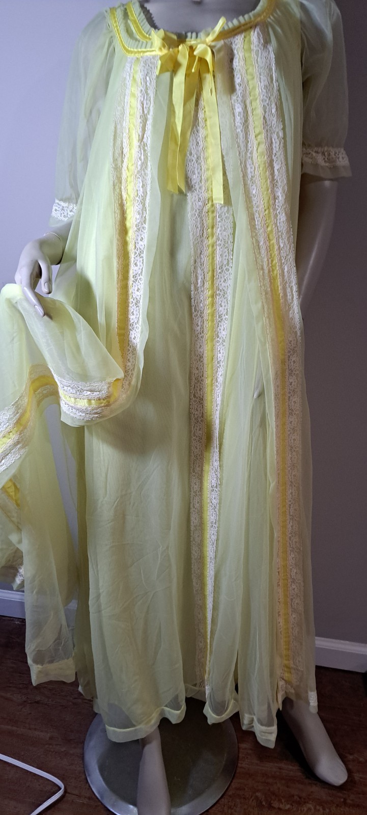 Vtg Tosca Yellow Stunning Peignoir Set White Lace Extra Fancy Large