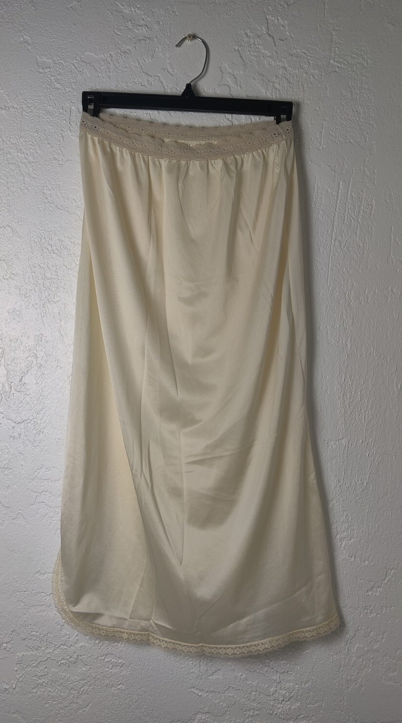 Vintage Greenco Maid Ivory Tan/Nude Slip 31”L 25”Waist Lace Trim 16&Prime; Slit EVC