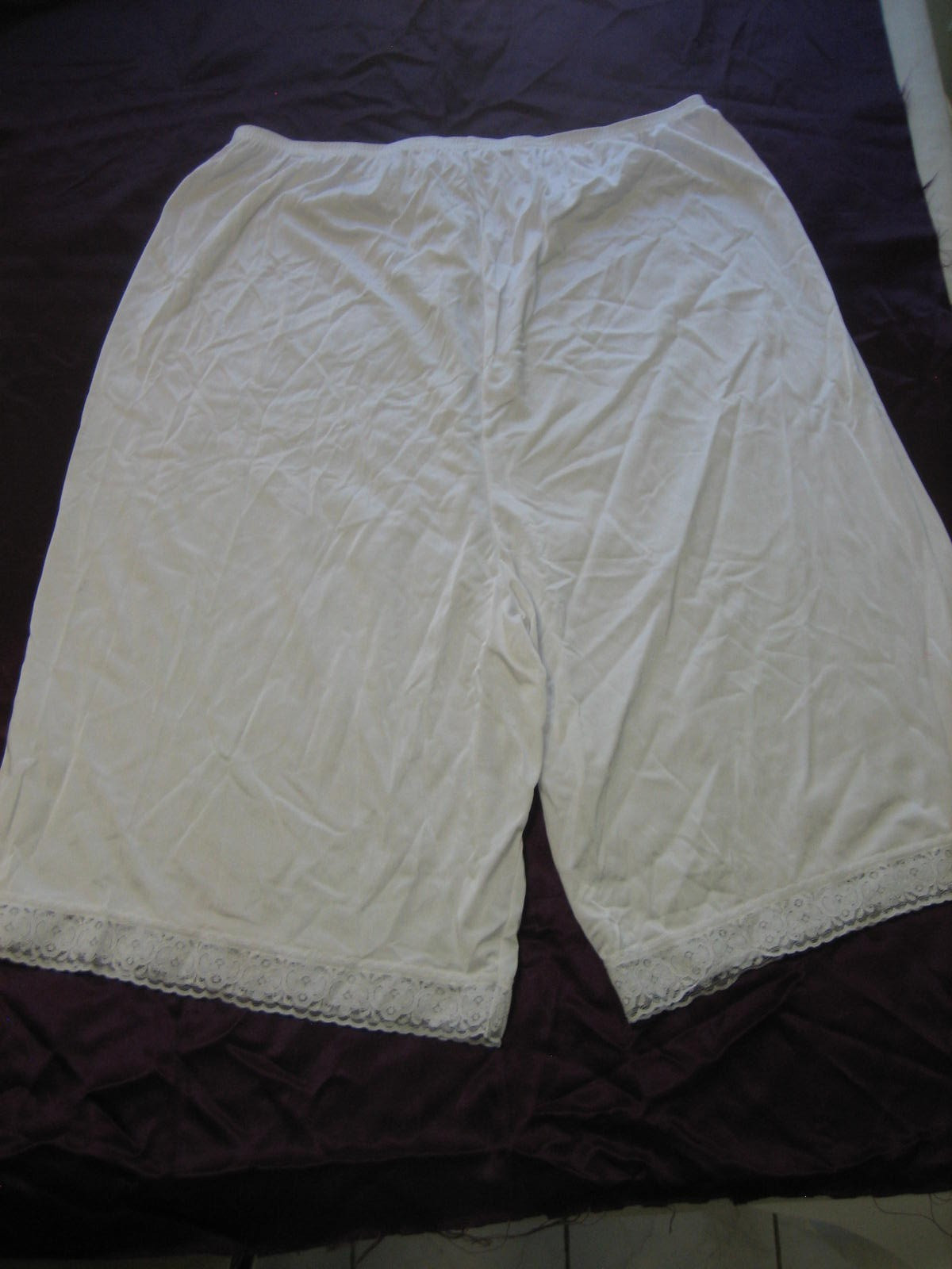 NWOT VANITY FAIR White Nylon Pettipants, Lace Hems – 24&Prime; – Size XL