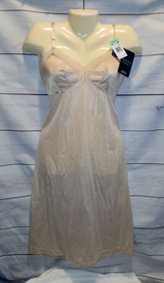 VTG 80&rsquo;s Vanity Fair 36 Tin Full Slip Lace Bust Nylon Lace Trim 10-103 26&Prime;/42