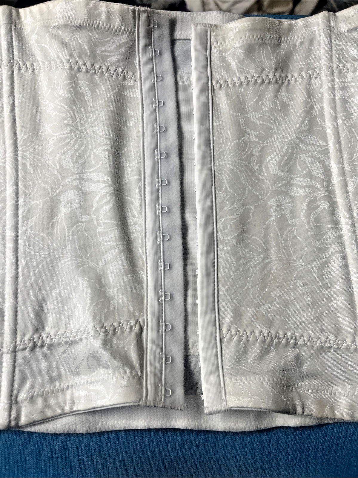 Maidenform Women&rsquo;s White Waist Cincher Girdle 2XL Hook & Eye Closure Shaper