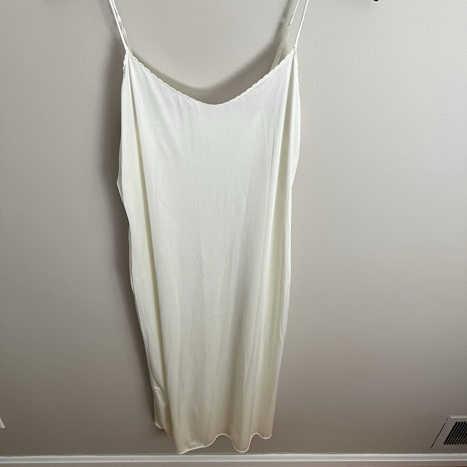 Vintage Slip SIZE SMALL 32 White Classic Nylon VANITY FAIR formal