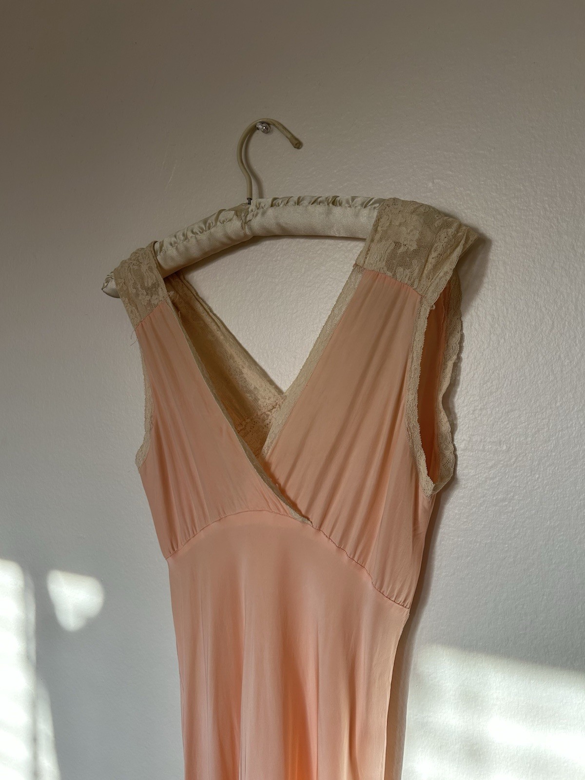 1940s Peach Pink Lace Bias Cut Slip