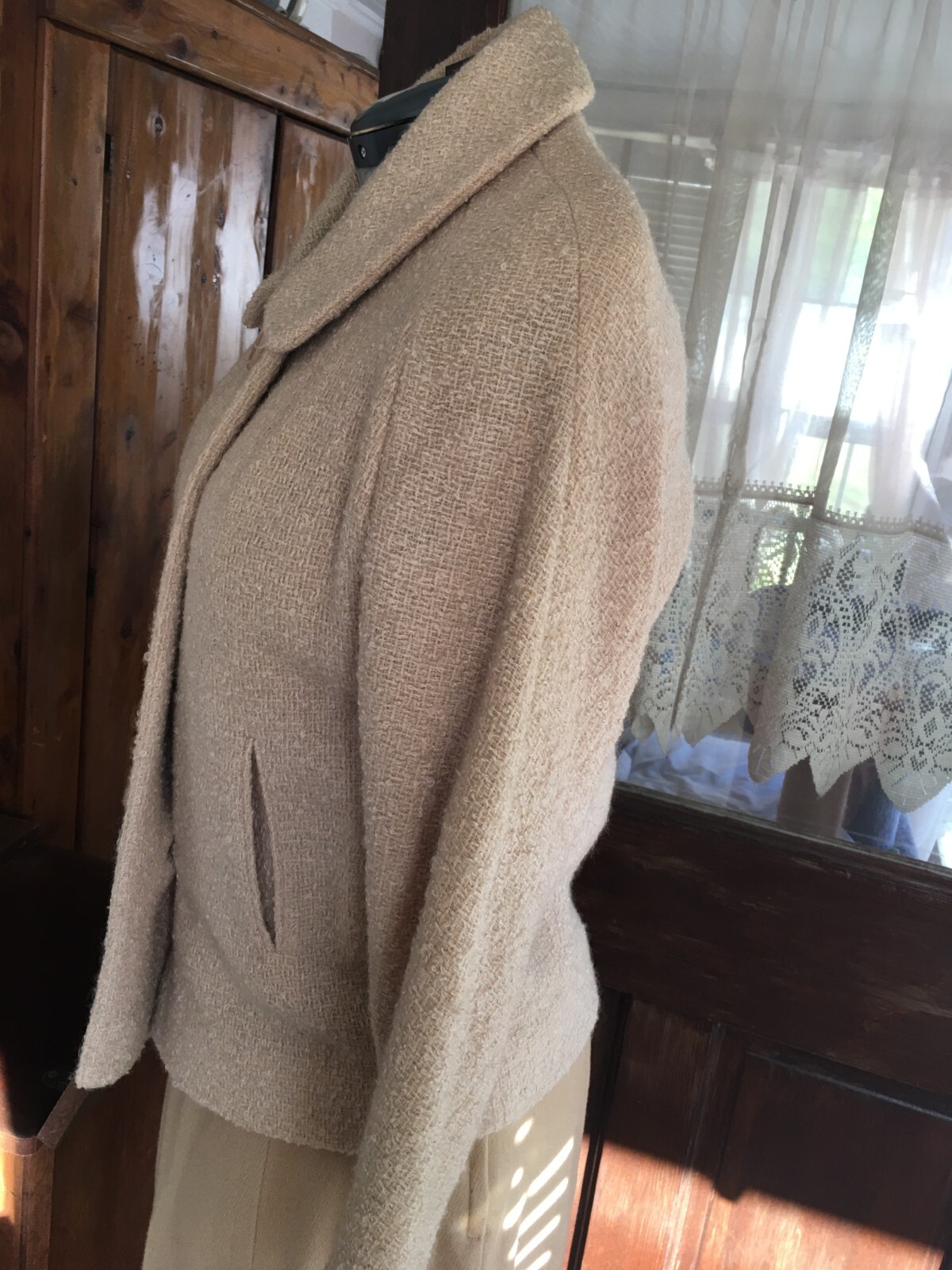 1940s Malwin Ivey&rsquo;s L Textured Wool Oatmeal Swing Box Suit Jacket Fully Lined