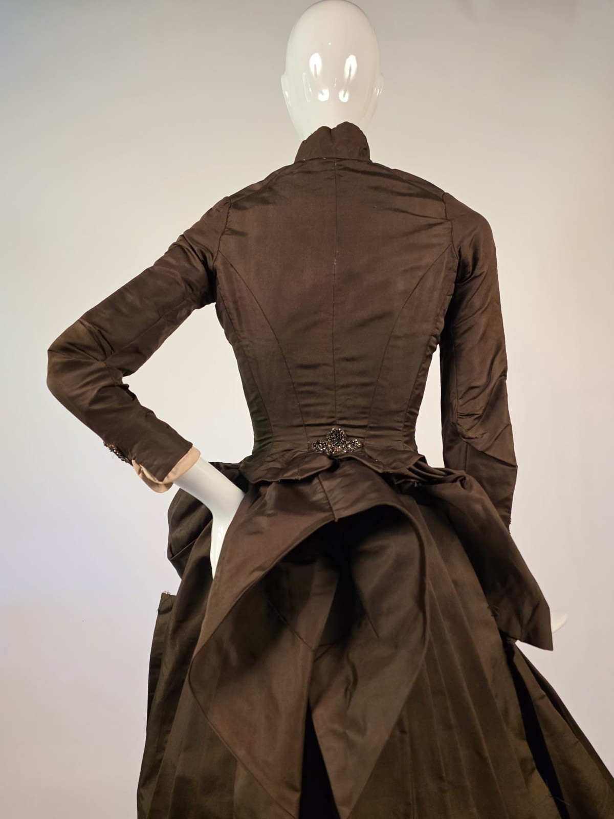 VICTORIAN 1880’S 3 PC BROWN SILK BUSTLE DRESS W BEADED TRIM + FULL VOLUME SKIRT