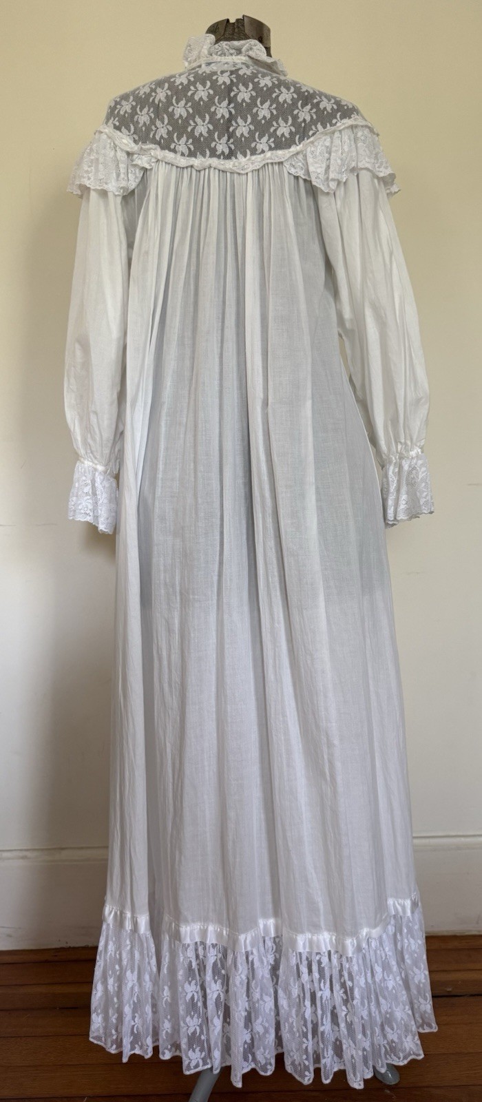 Priamo Neiman Marcus Robe Peignoir