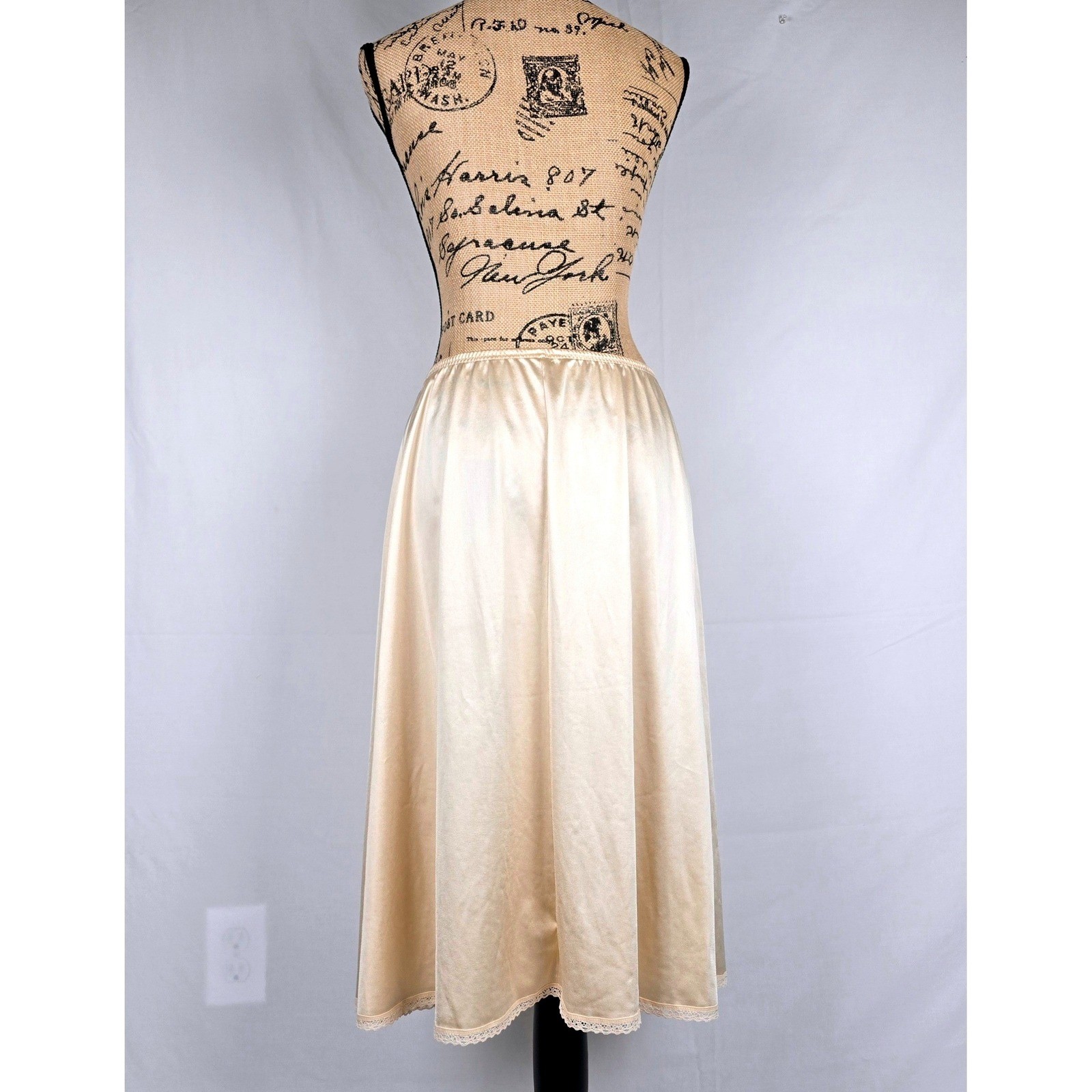 Vintage Vanity Fair Beige Antron III Nylon Lace Trim Half Slip Lingerie Large TT