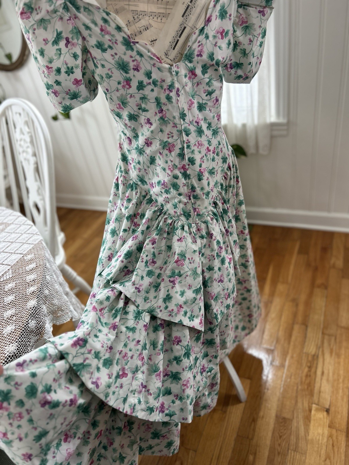 Victorian Prairie Dress Puff Sleeve Bustle Back Ruffles Violet Violets M/L