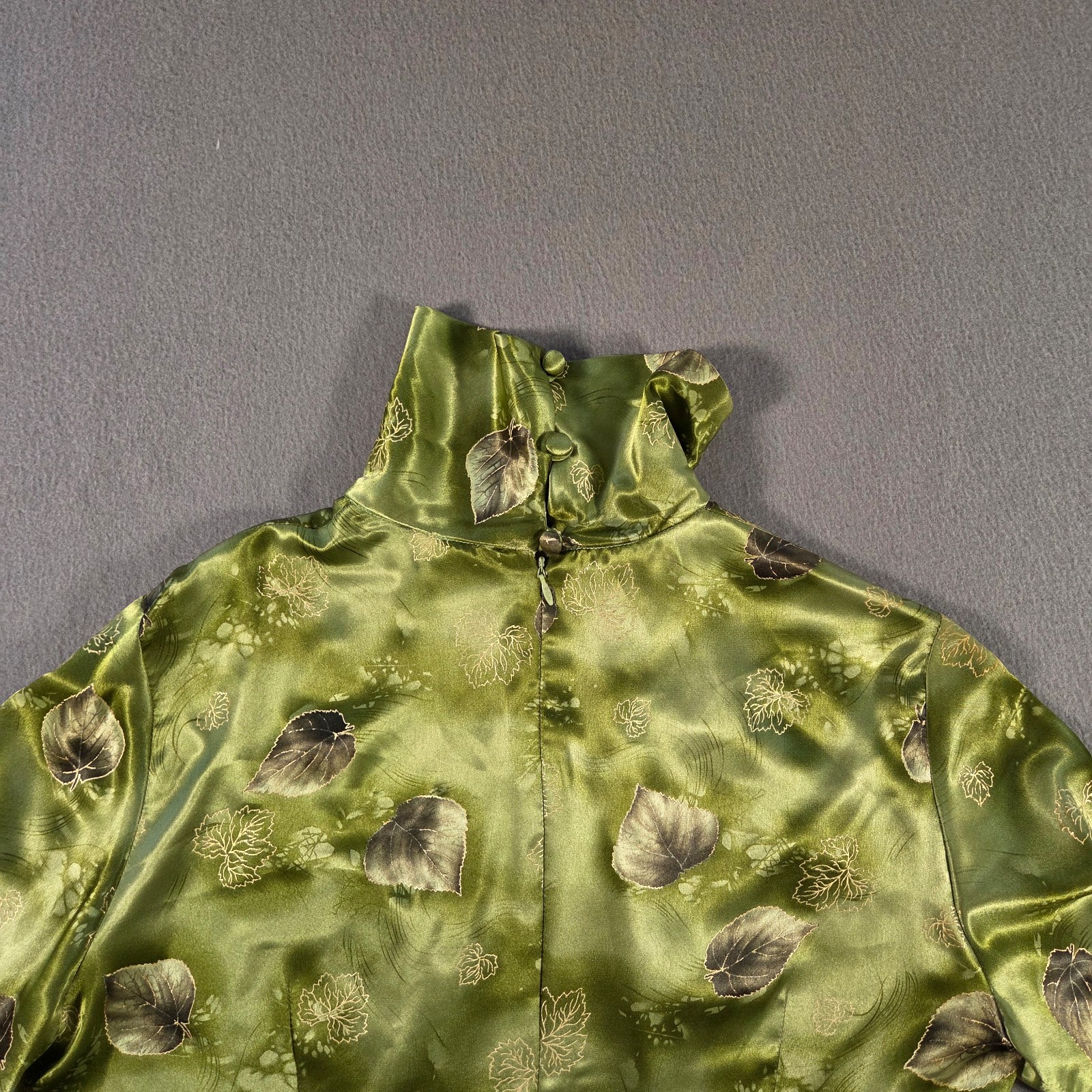 Vintage Satin Blouse Womens Medium Green Leaf Print High Neck Silky 80s