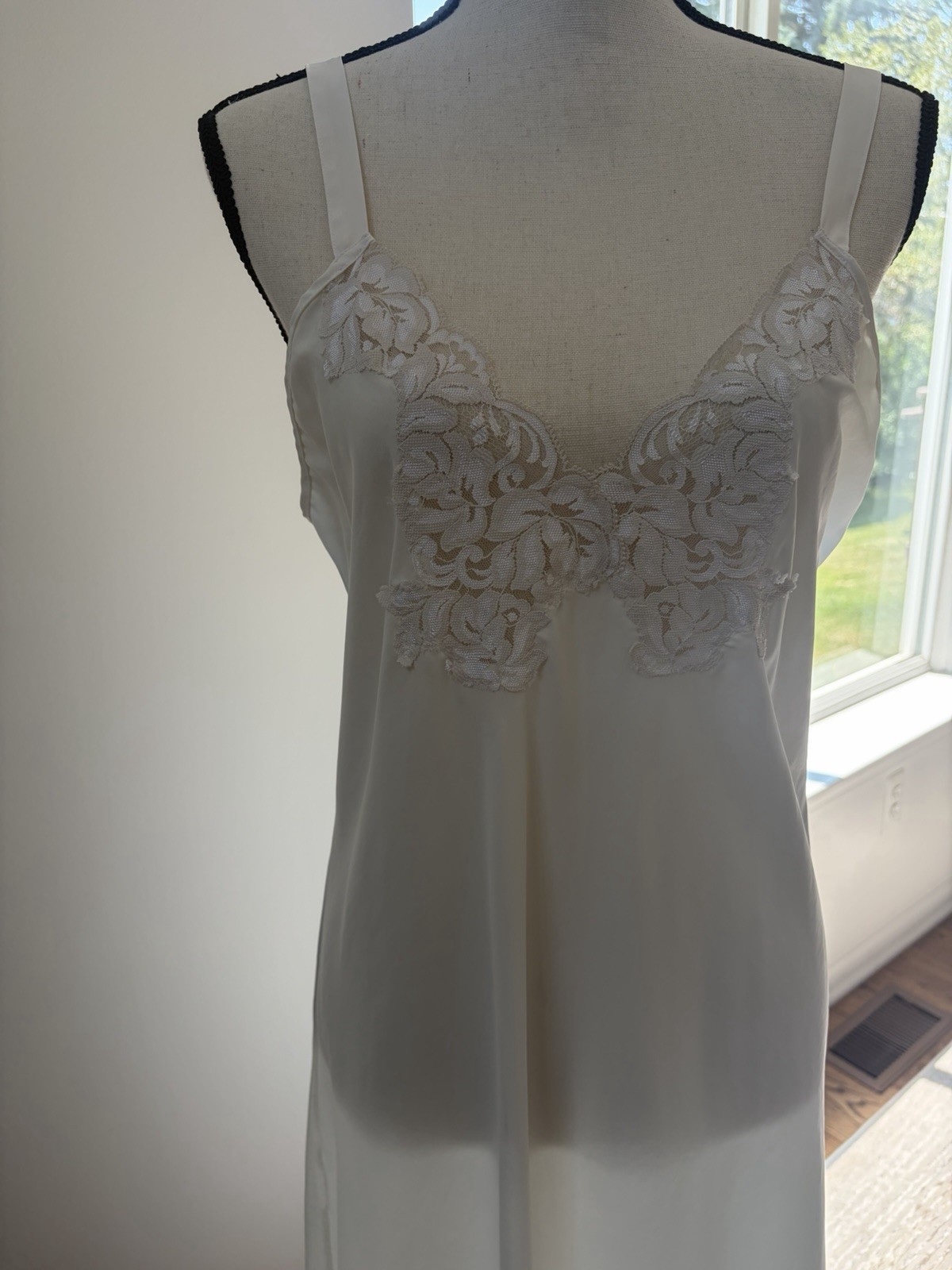 Val Mode Lingerie White Polyester Slip Nightgown M Whimsical Feminine