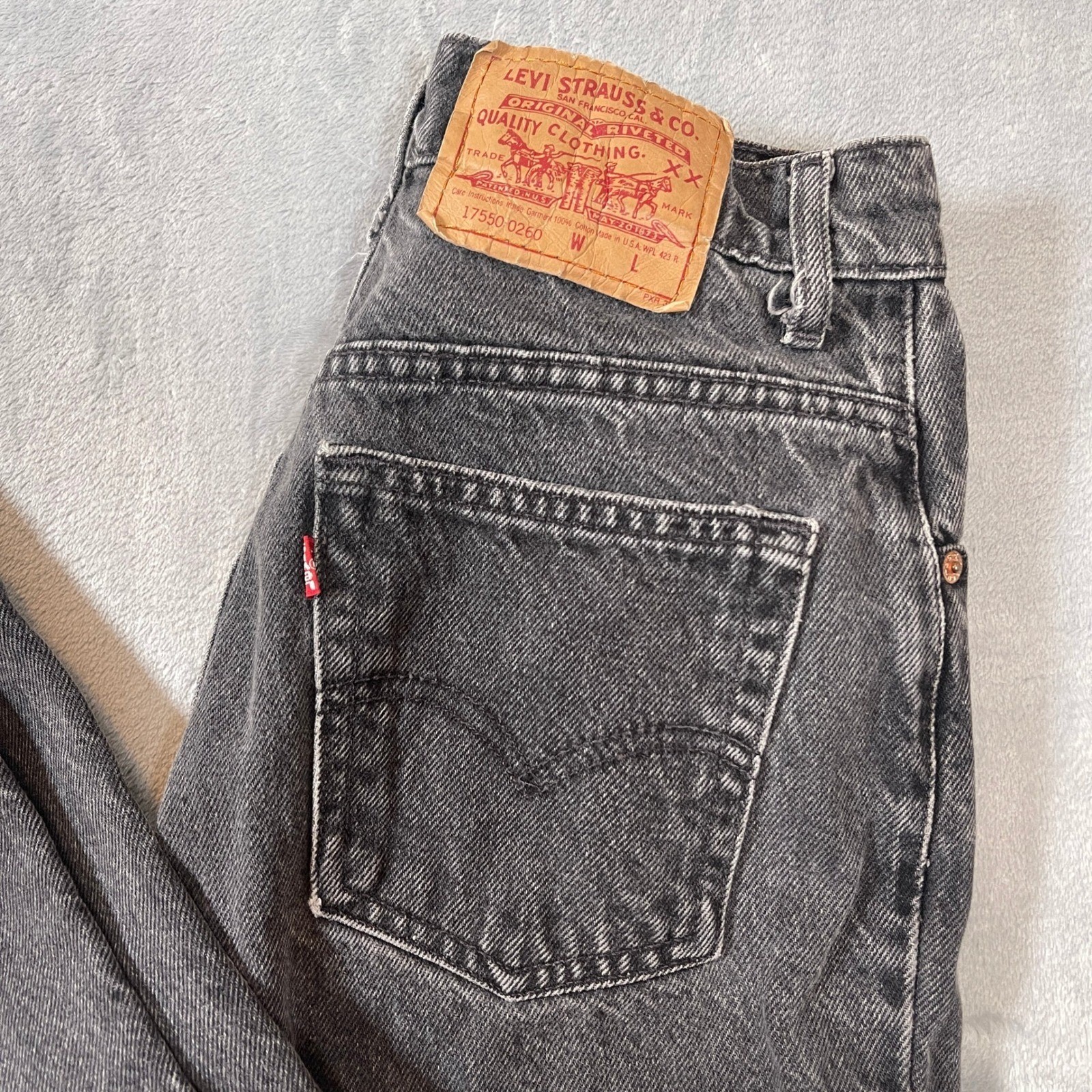 Vintage Levis Women&rsquo;s Size 23 Black High Waisted Tapered Leg Jeans Made in USA
