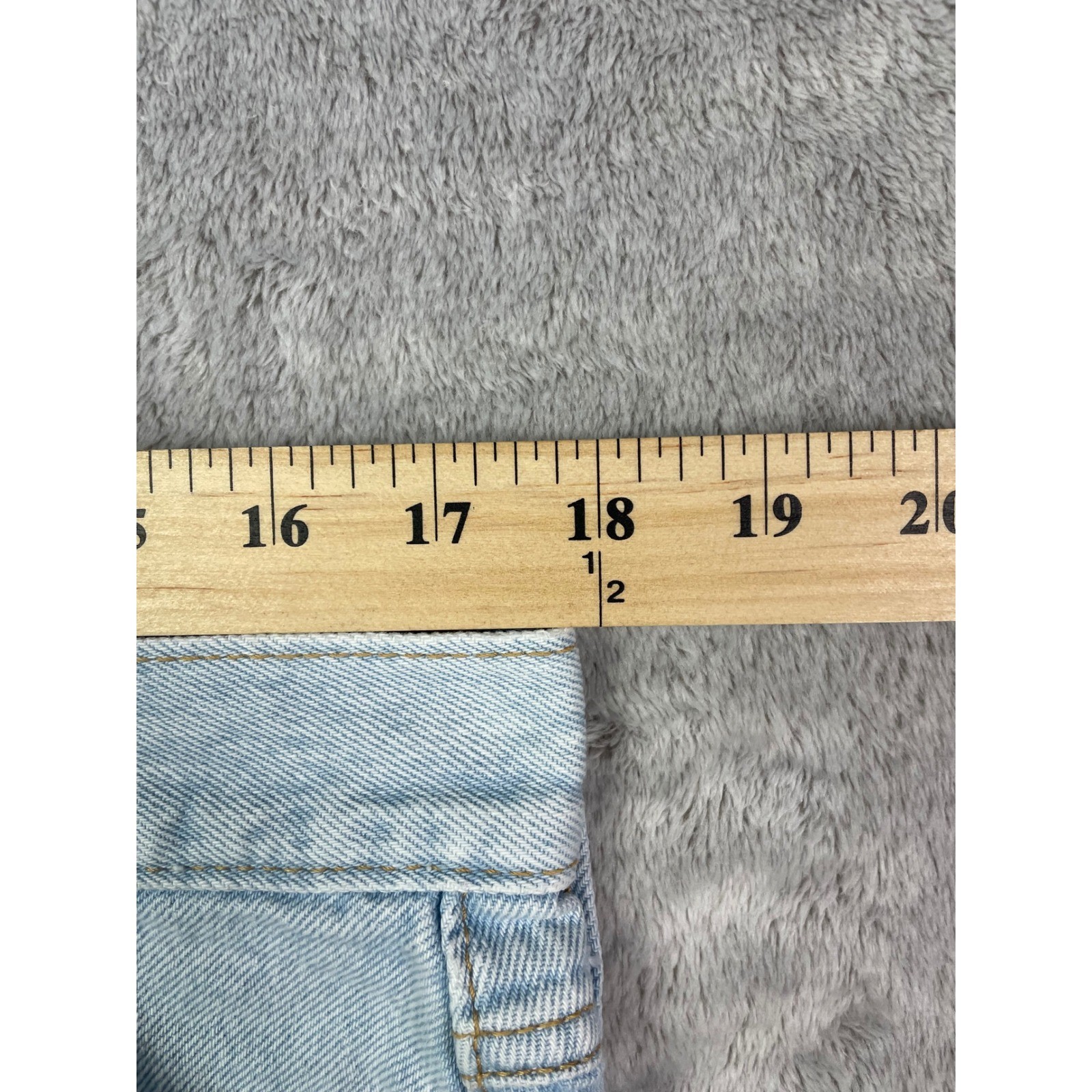 Levi&rsquo;s Premium 80s Mom Shorts Size 32 Light Wash Denim High Rise Blue Jean