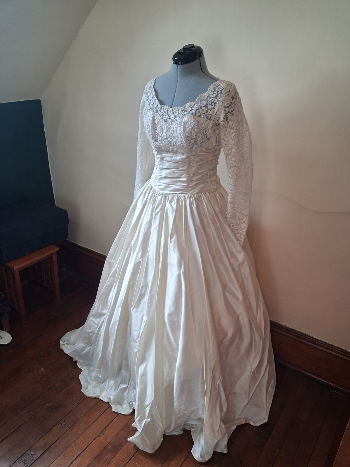 1950s Lace Wedding Dress Professionally Restored Sz S/M Gown W Accessories