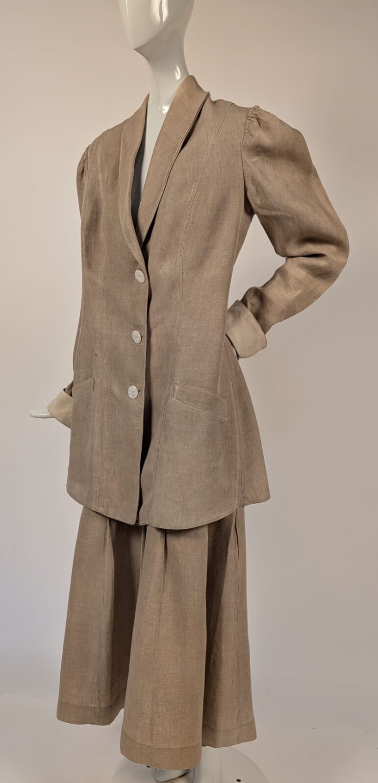 ANTIQUE EDWARDIAN 2 PC LINEN WALKING SUIT W POLISHED SHELL BUTTONS