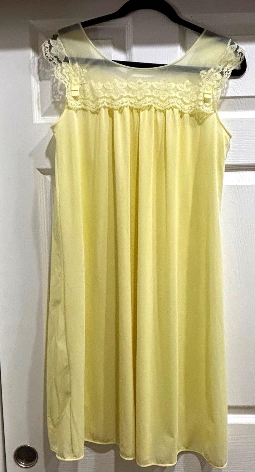Vintage 60’s Lorraine Women&rsquo;s Yellow Lace Trim Babydoll Nightgown Sleeveless S