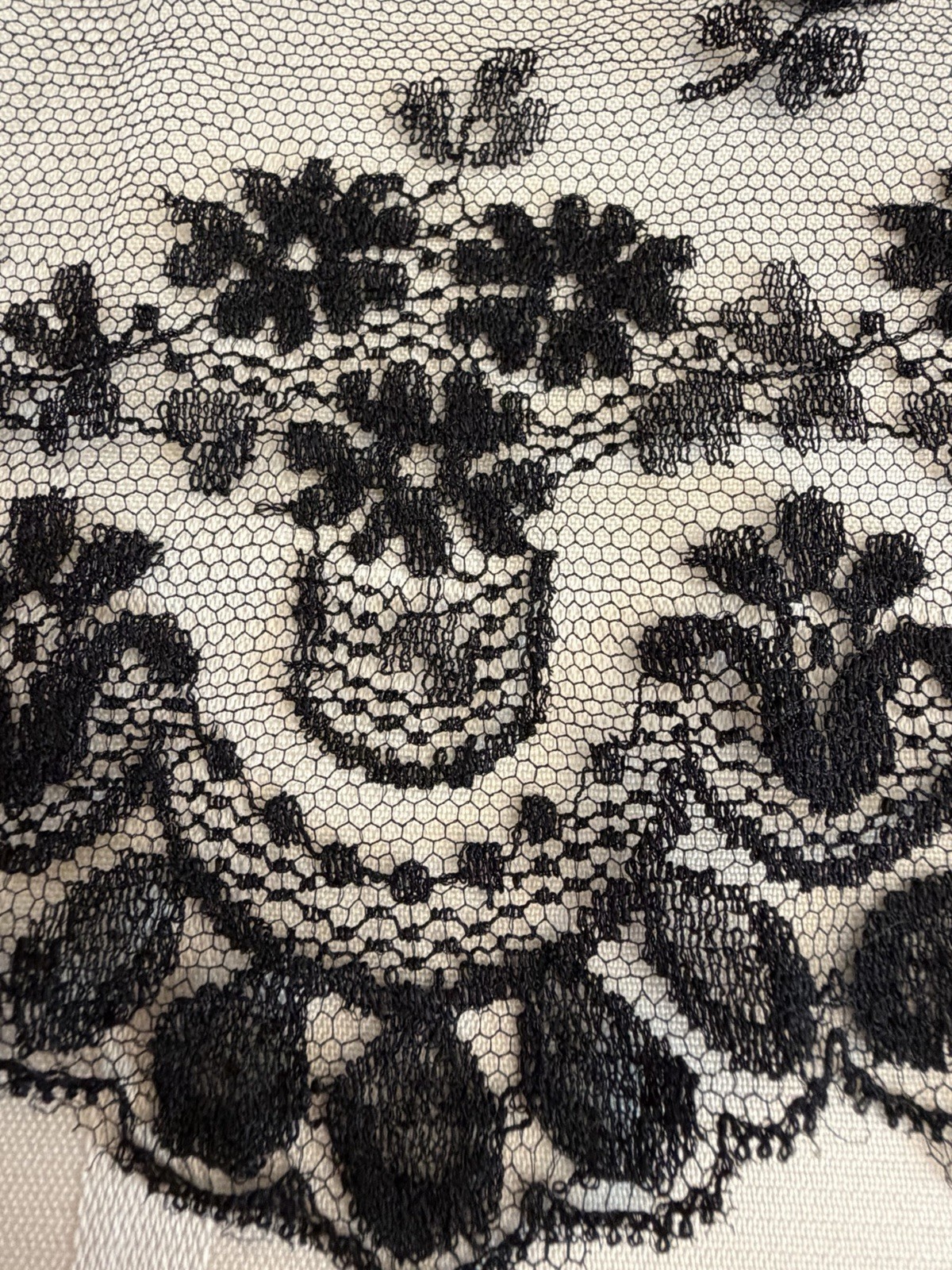 Early 1900s Black Embroidered Silk Chantilly Lace Scarf Table Runner Shawl 20×46