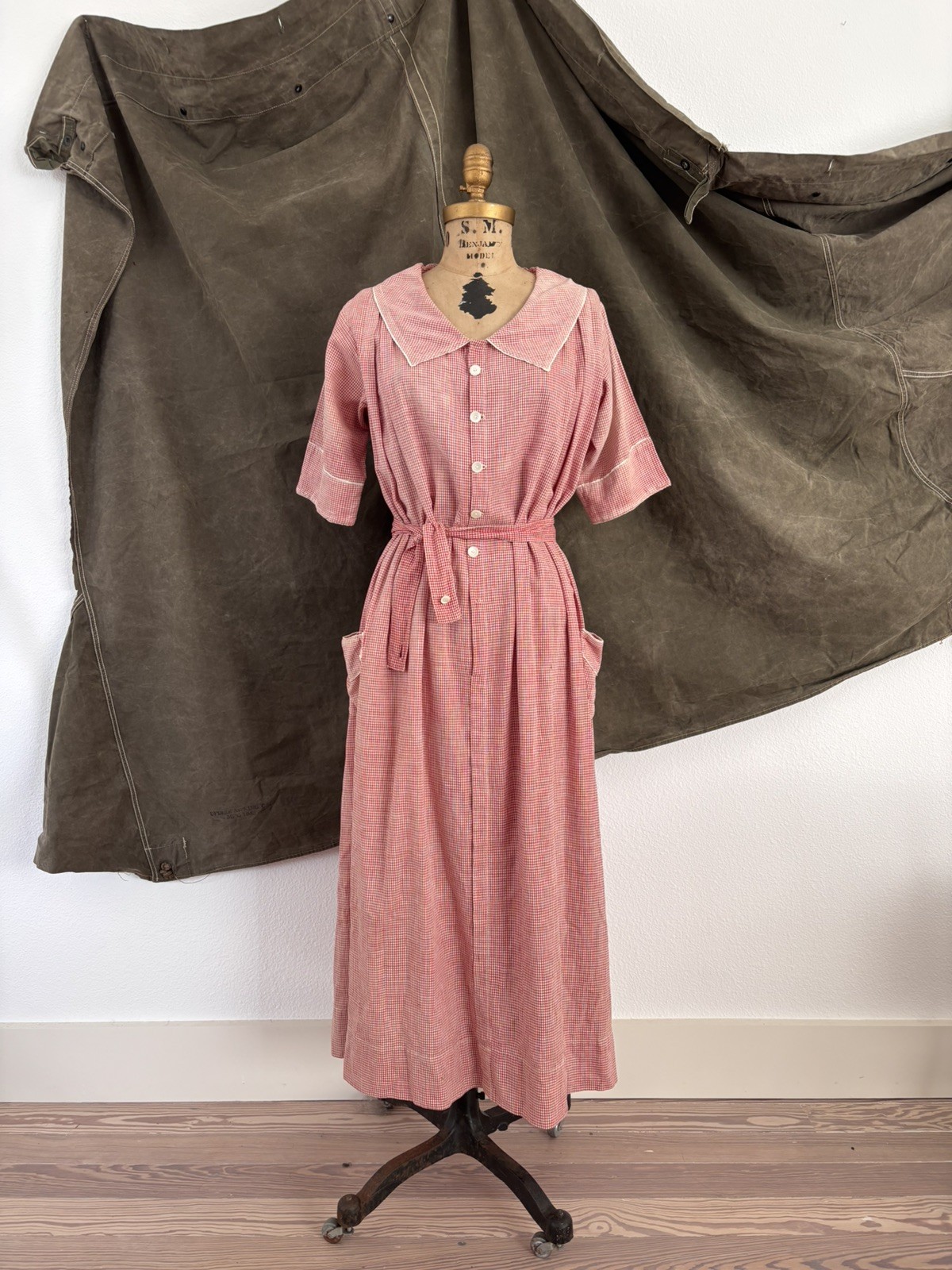 1940s Vintage Faded Strawberry Gingham House Farm Dress