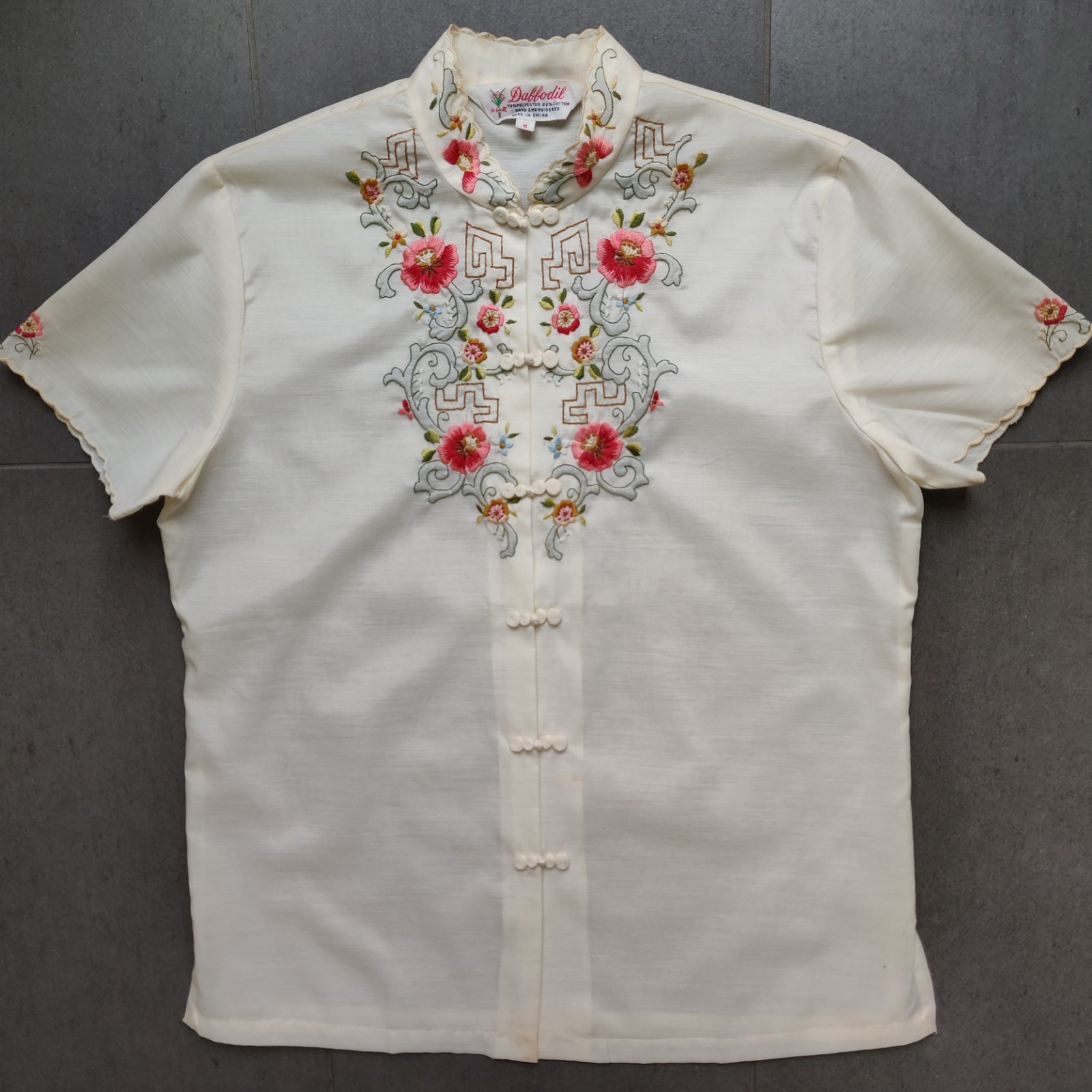 Vintage 60s Daffodil Hand Embroidered Scalloped Chinoiserie Snap Blouse Womens M