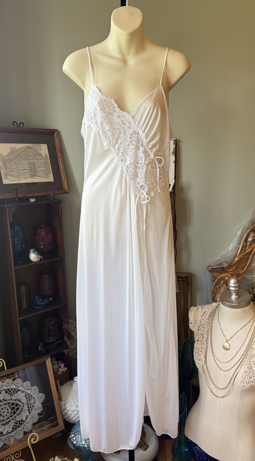 GILEAD NYLON OFF WHITE LINGERIE GOWN LACE DETAIL SIZE SMALL VINTAGE LINGERIE