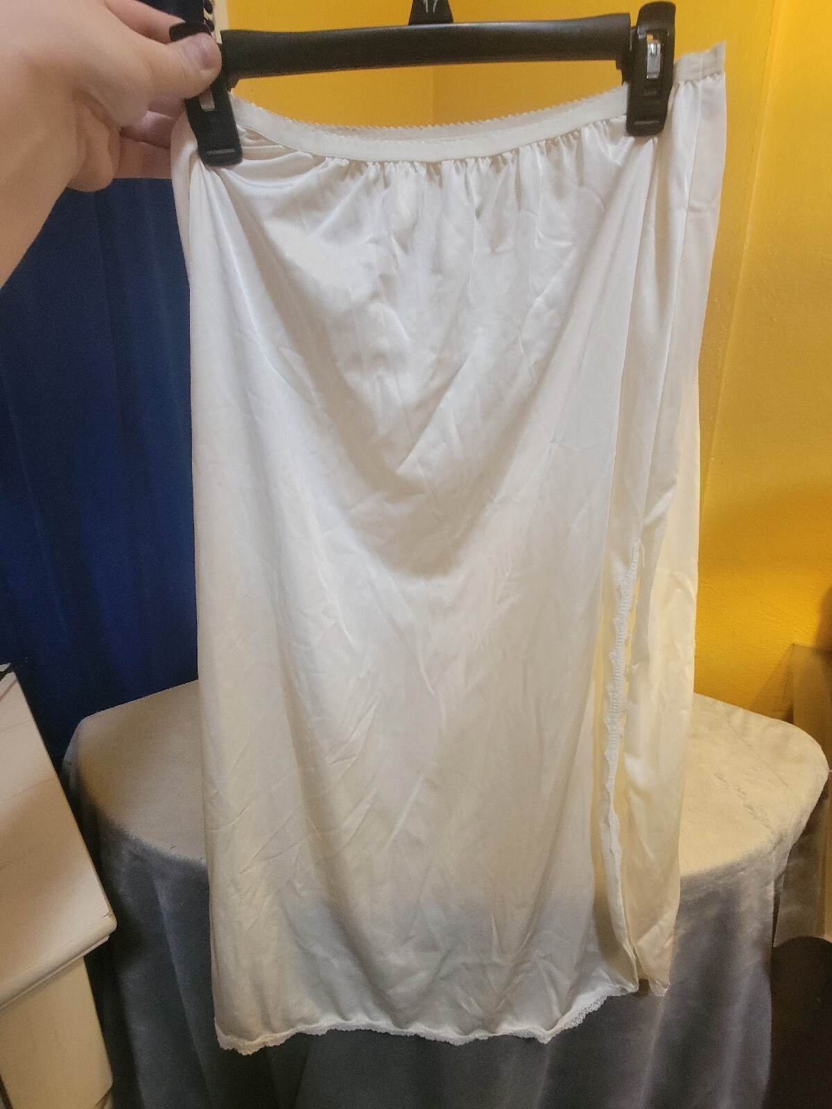 Vintage Shadow Line Off White Long Slip. Size Large. 29.5&Prime; Long