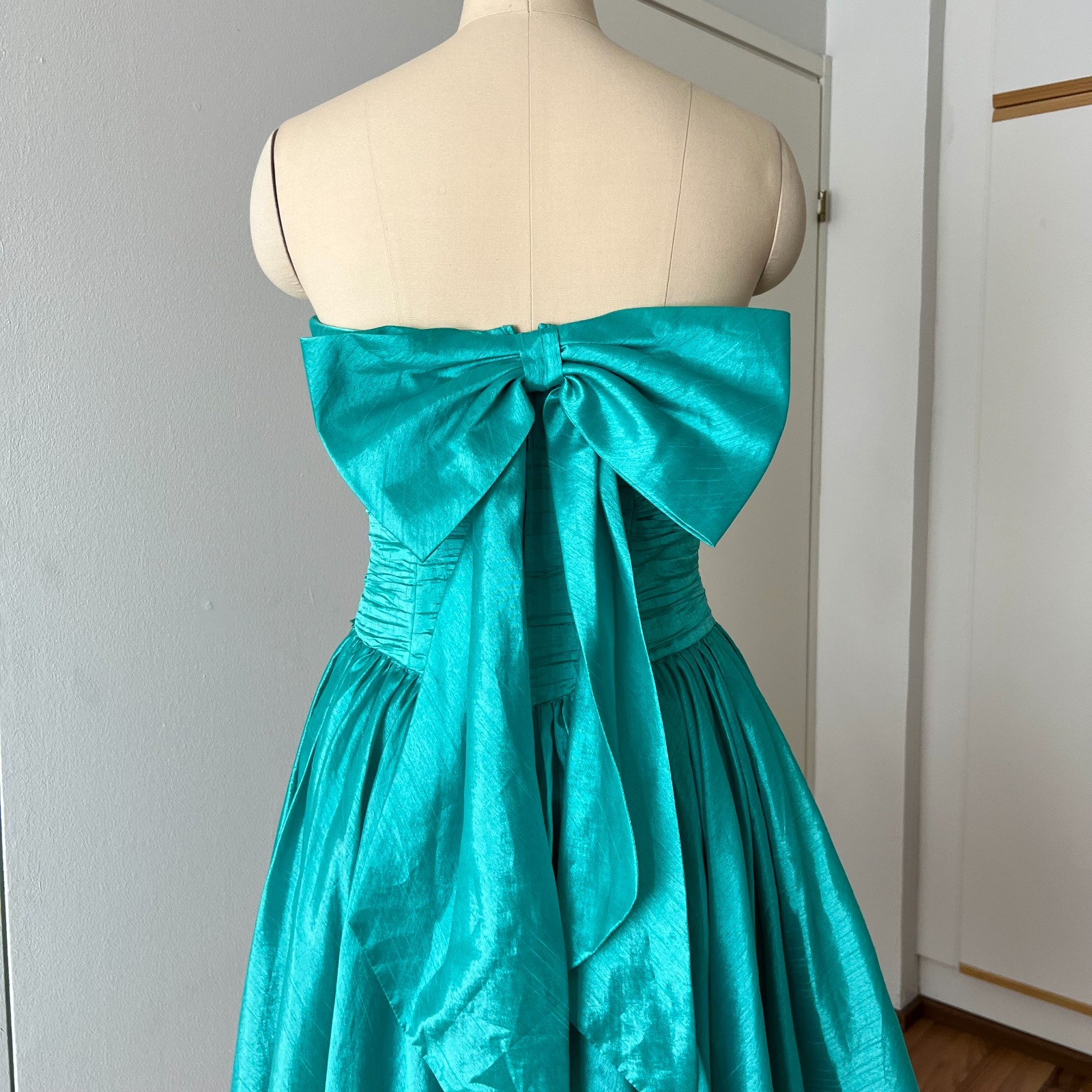 1980s Strapless Bow Back Prom Party Dress Retro Taffeta Cocktail Evening Gown