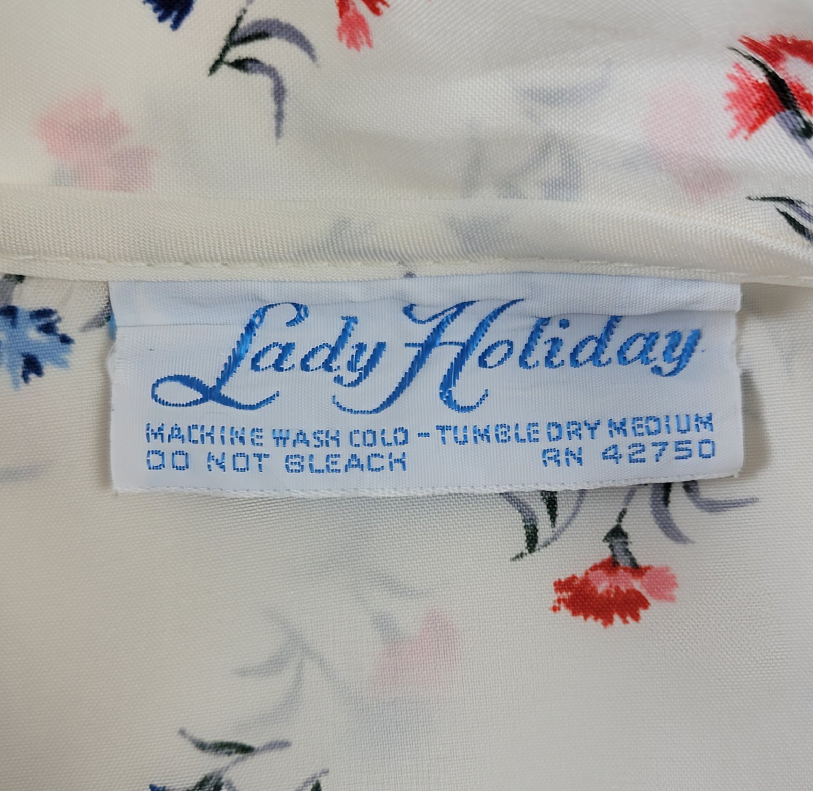 Vintage Lady Holiday Cream Button Down Blouse w Blue & Red Florals Size M/L?