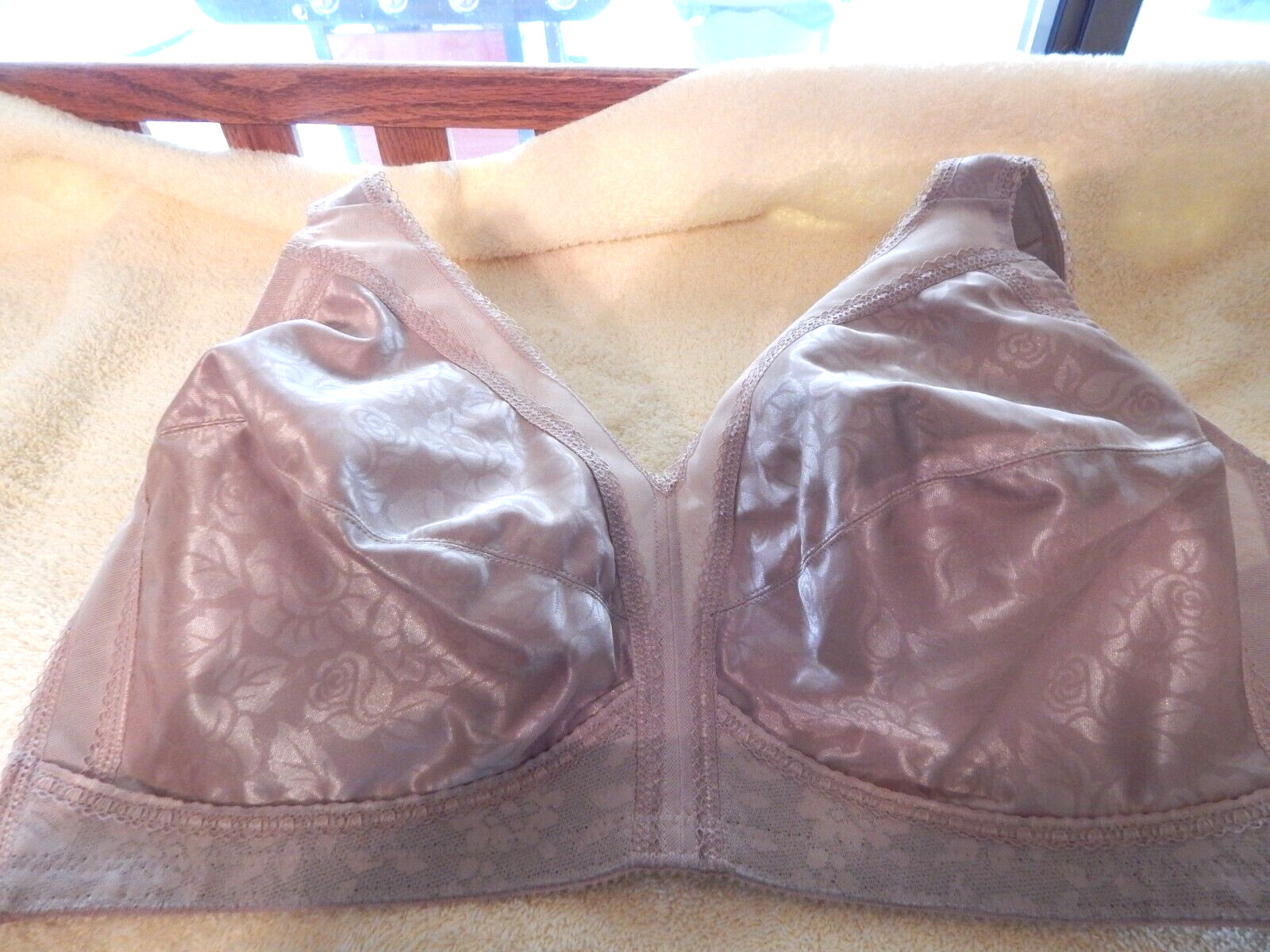 Playtex 46C 18 Hour Ultimate Shoulder Comfort Wireless Bra Dark Beige NWOT