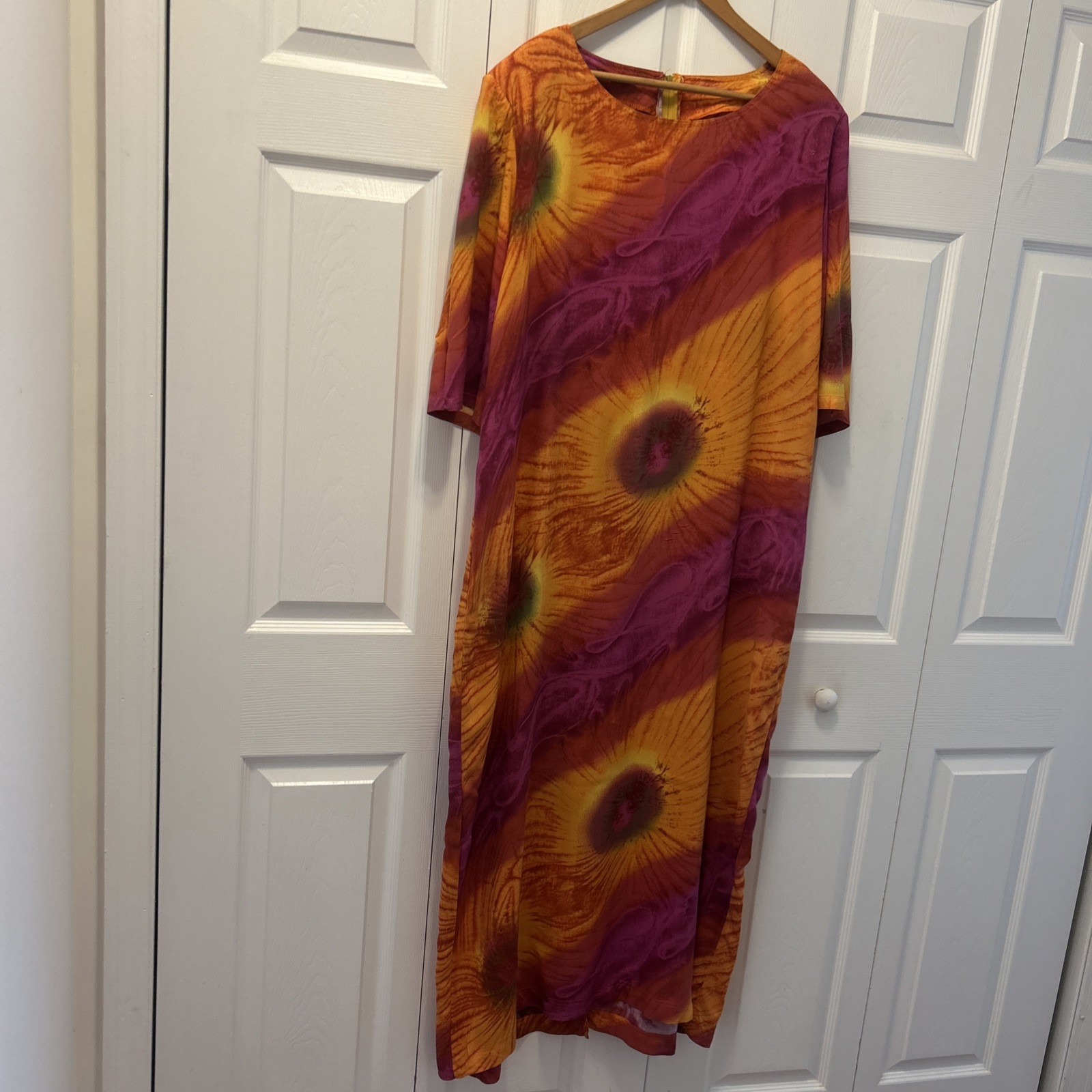 1980’s Homemade Psychedelic Sunburst Caftan Hippie Tye-dye Maxi Dress S-22-24W