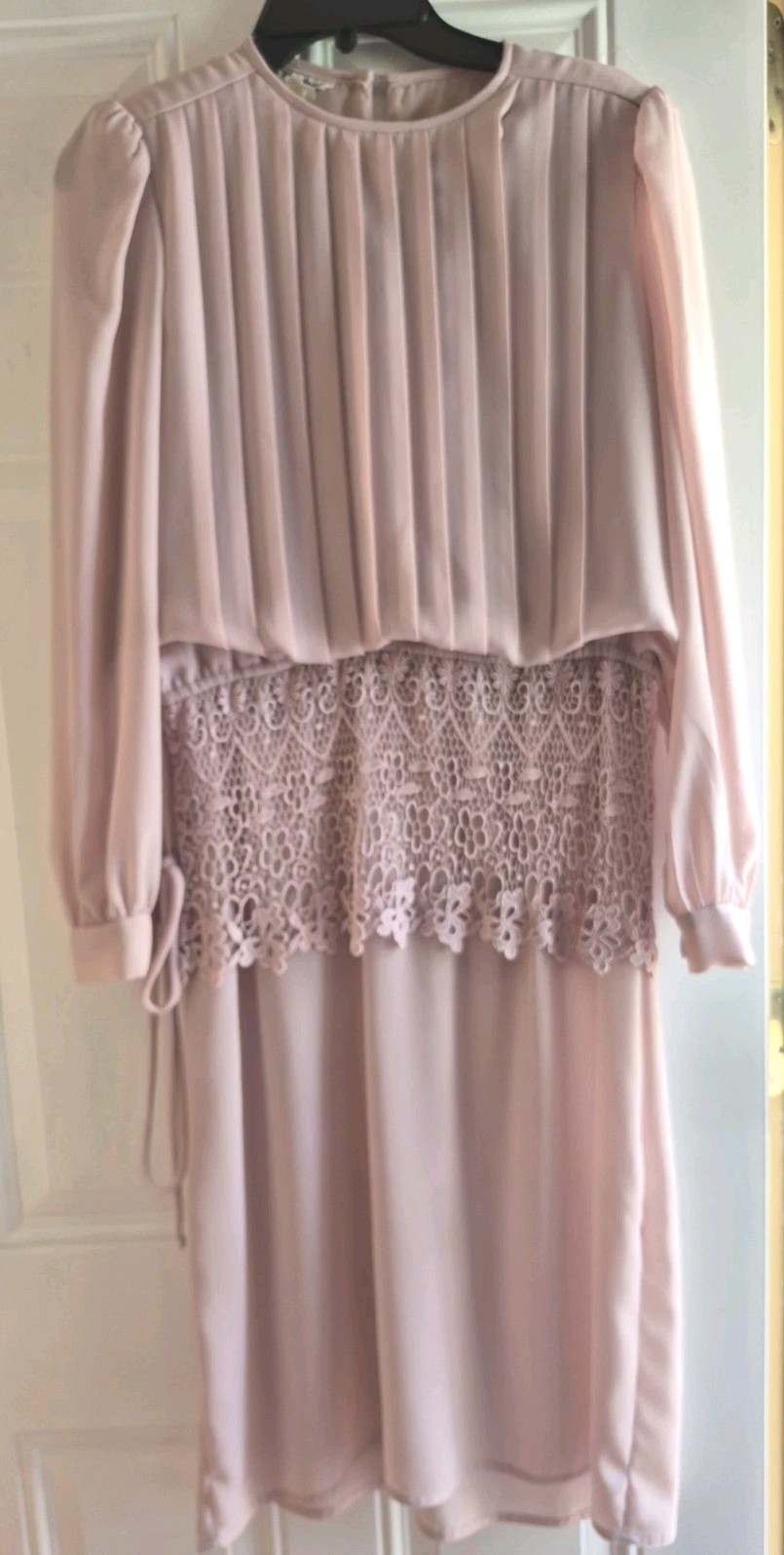 IN THE MOOD Vintage Dress – 8 – Round Neck, Long Slvs, Pleated Bodice, Lace Trim