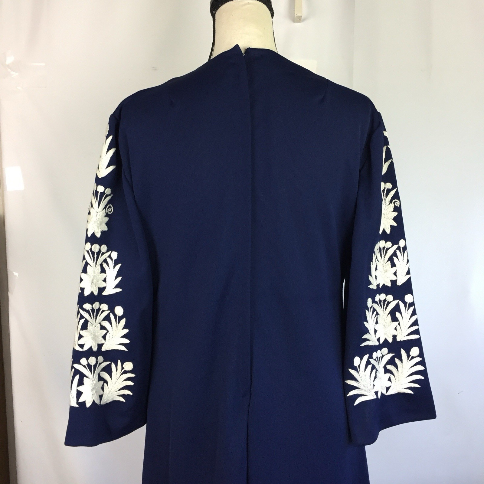 VTG Hand Embroidered Maxi Hostess Gown Dress 3/4 Bell Sleeves Knit 8-10 Bust 39&Prime;