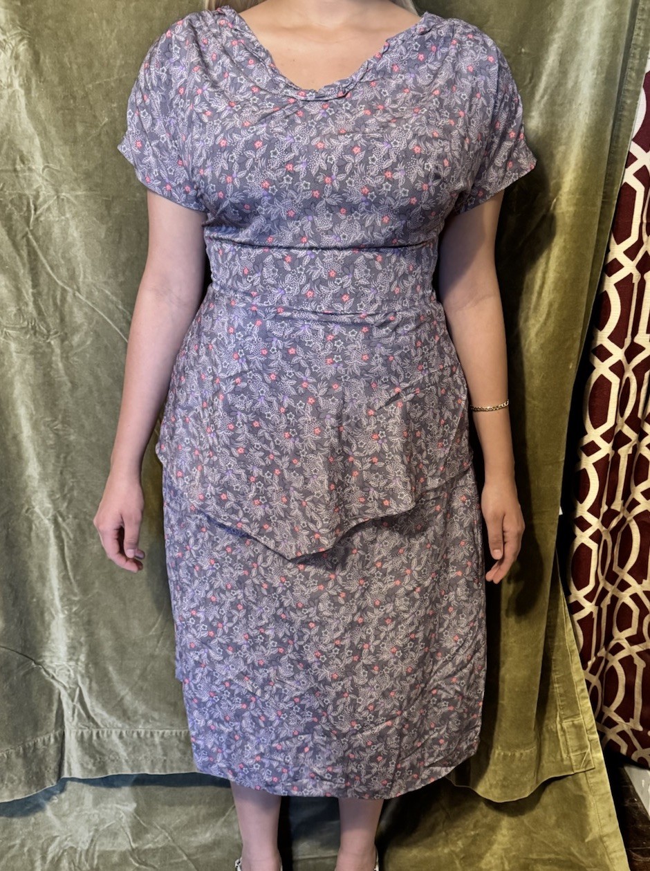 Vintage 1940s Purple Floral Peplum Dress 33 Inch Waist