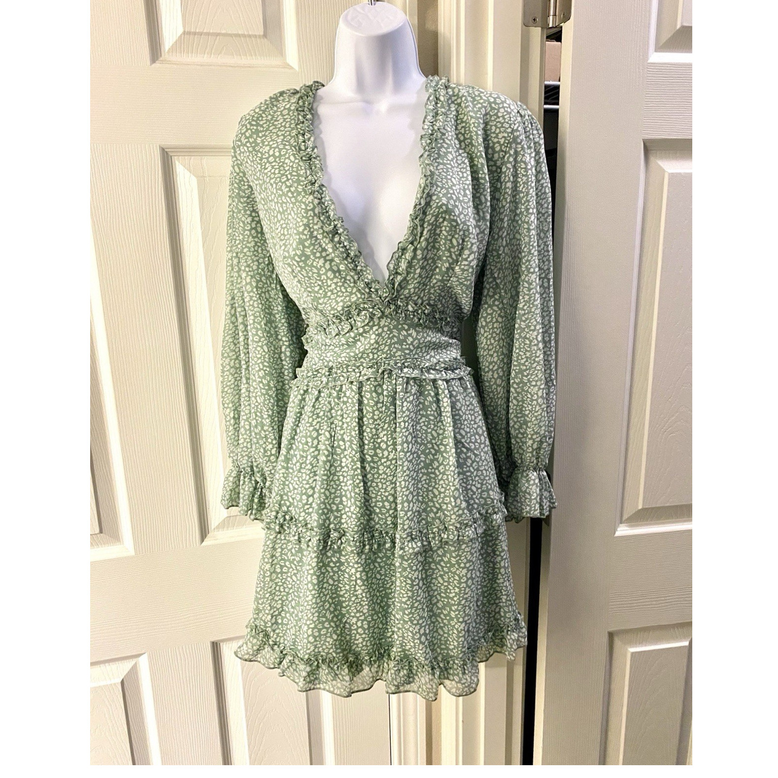 Green/White leopard spot Ruffle V-Neck Long Puff Sleeve Dress, Size L