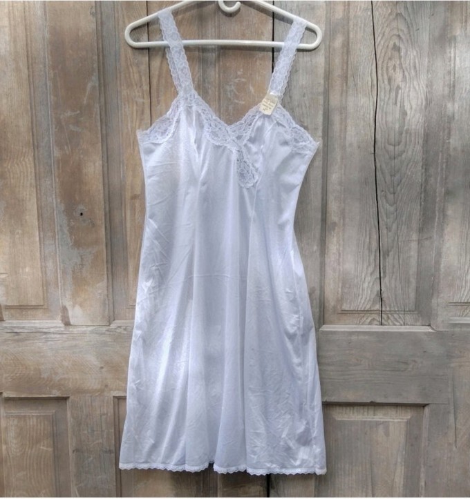 Vintage Deadstock White Lace Melody Slip Size 38