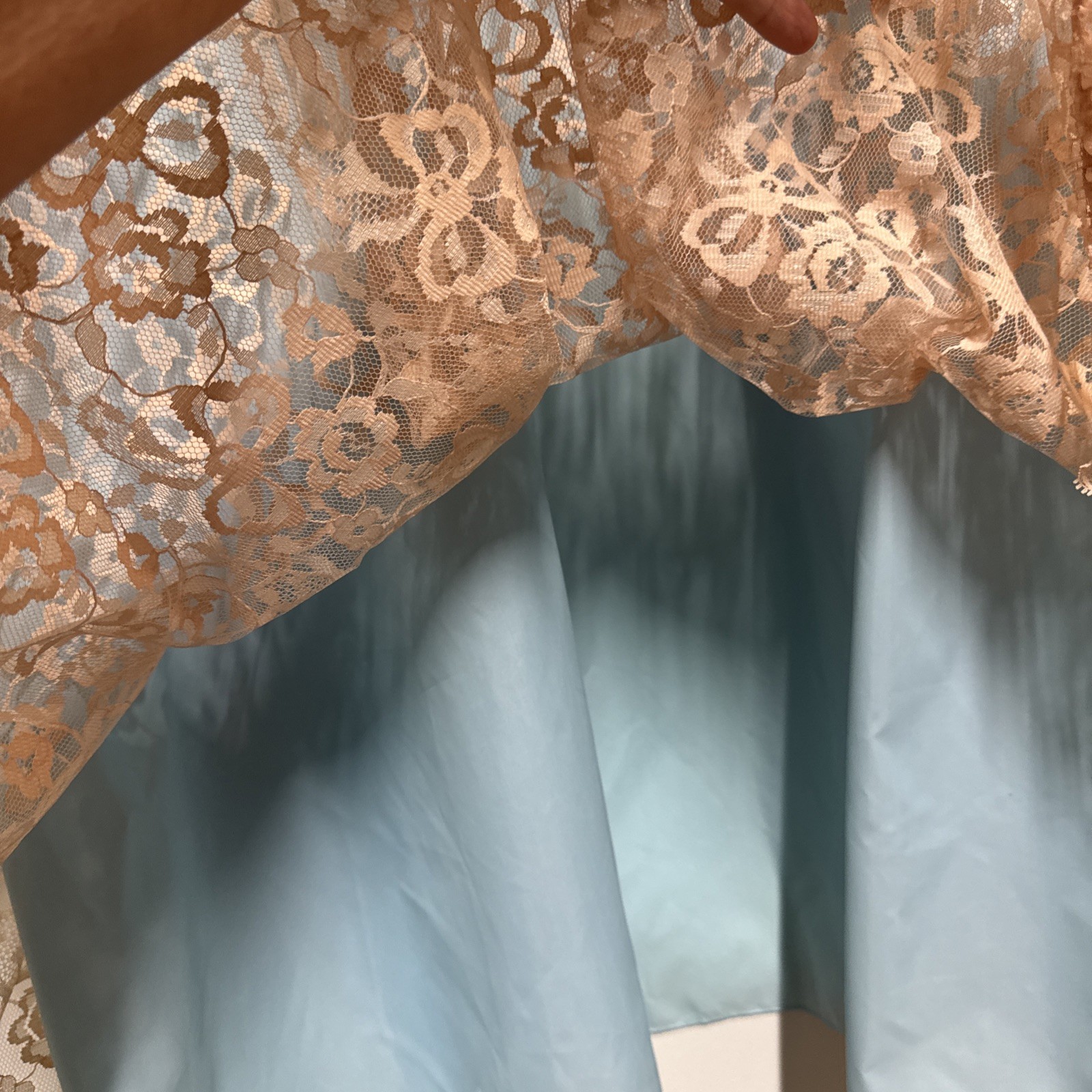 Odette Barsa Robe Size M Light Blue Ecru Lace Overlay NWT Gown Saks Fifth Avenue