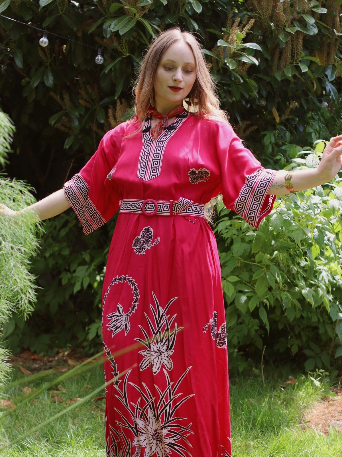 VTG Indonesian Red Batik Print Wide Sleeve Caftan Maxi Dress 1960s Frog Clasp