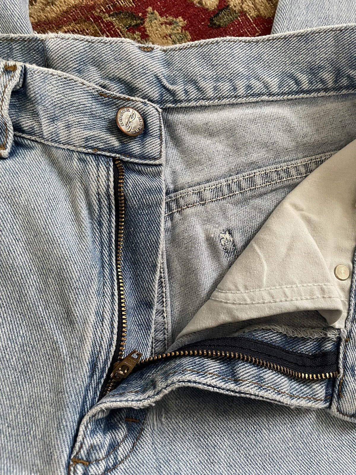 Vintage ‘80s ‘90s High Waisted Soft Cotton Mom Jeans Riders Nice Fade S/M