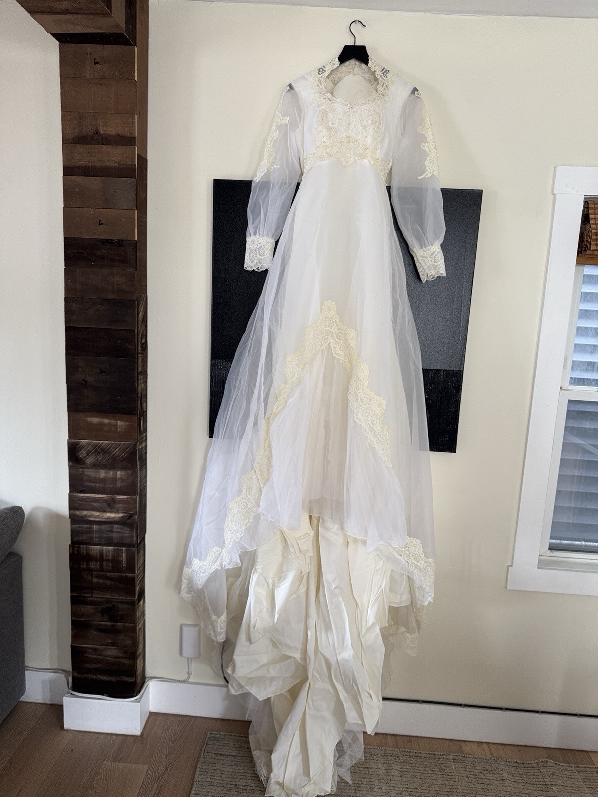 VTG 80s Long Lace Sleeve Scalloped Wedding Dress in Keepsake Pak Size 12 w Veil