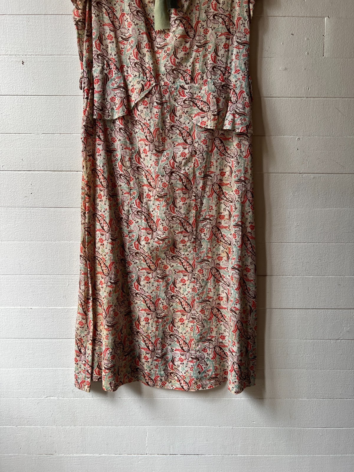 Vintage 1930s Floral Paisley Day Dress with Bow – 38x34x43 AR FL