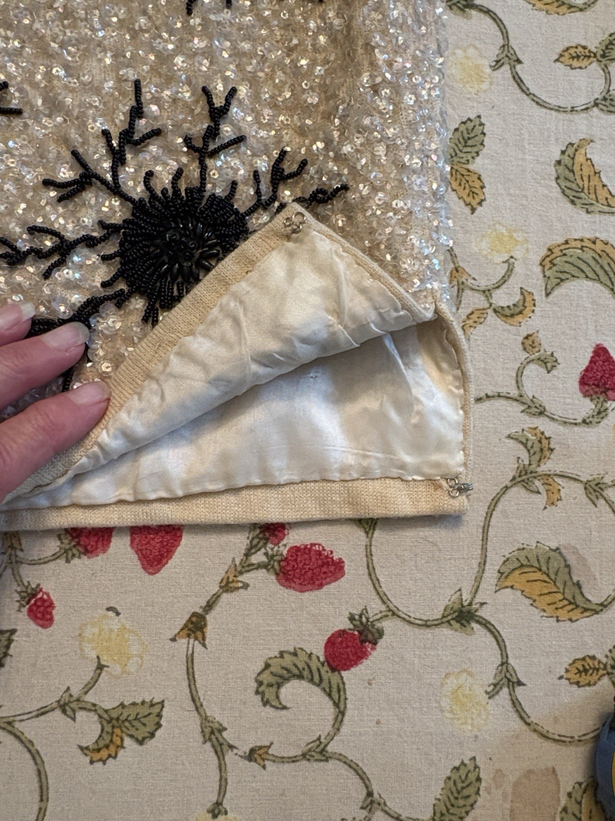 1950s Hand Beaded SequenceTop in Cream and Black. Made in Hong Kong | Large