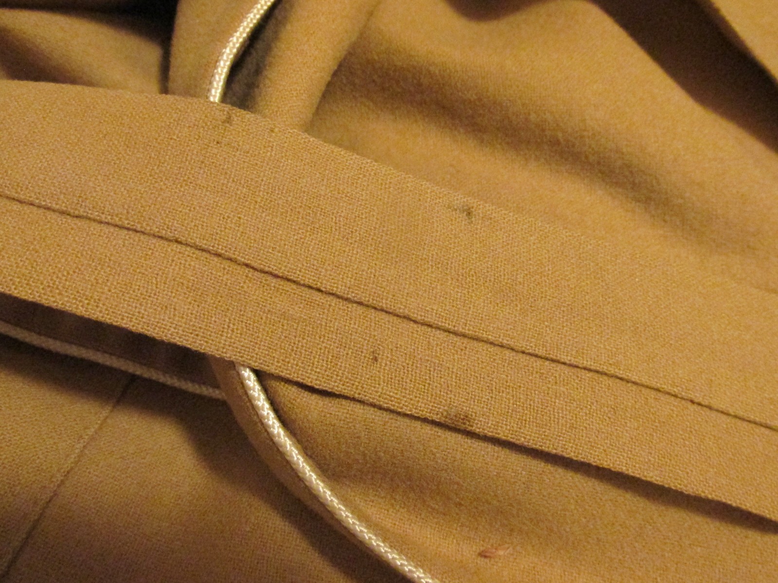 Vtg. M Wool Pendleton Women&rsquo;s Shawl Collar Robe Belt Camel Brown White Trim USA