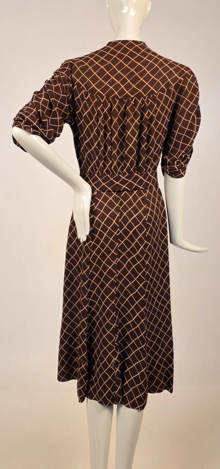 ANTIQUE 1930’S BROWN GRID PRINT RAYON CREPE DRESS W RUCHED SLEEVES